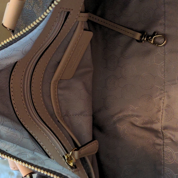 Brand New Michael Kors Purse - Picture 4 of 4